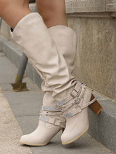 Stiefel mit Strassschnalle